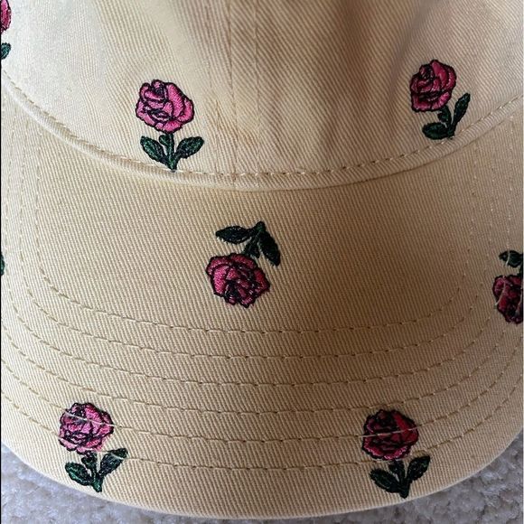 Pacsun Pale yellow dad style hat with red roses - Picture 4 of 6